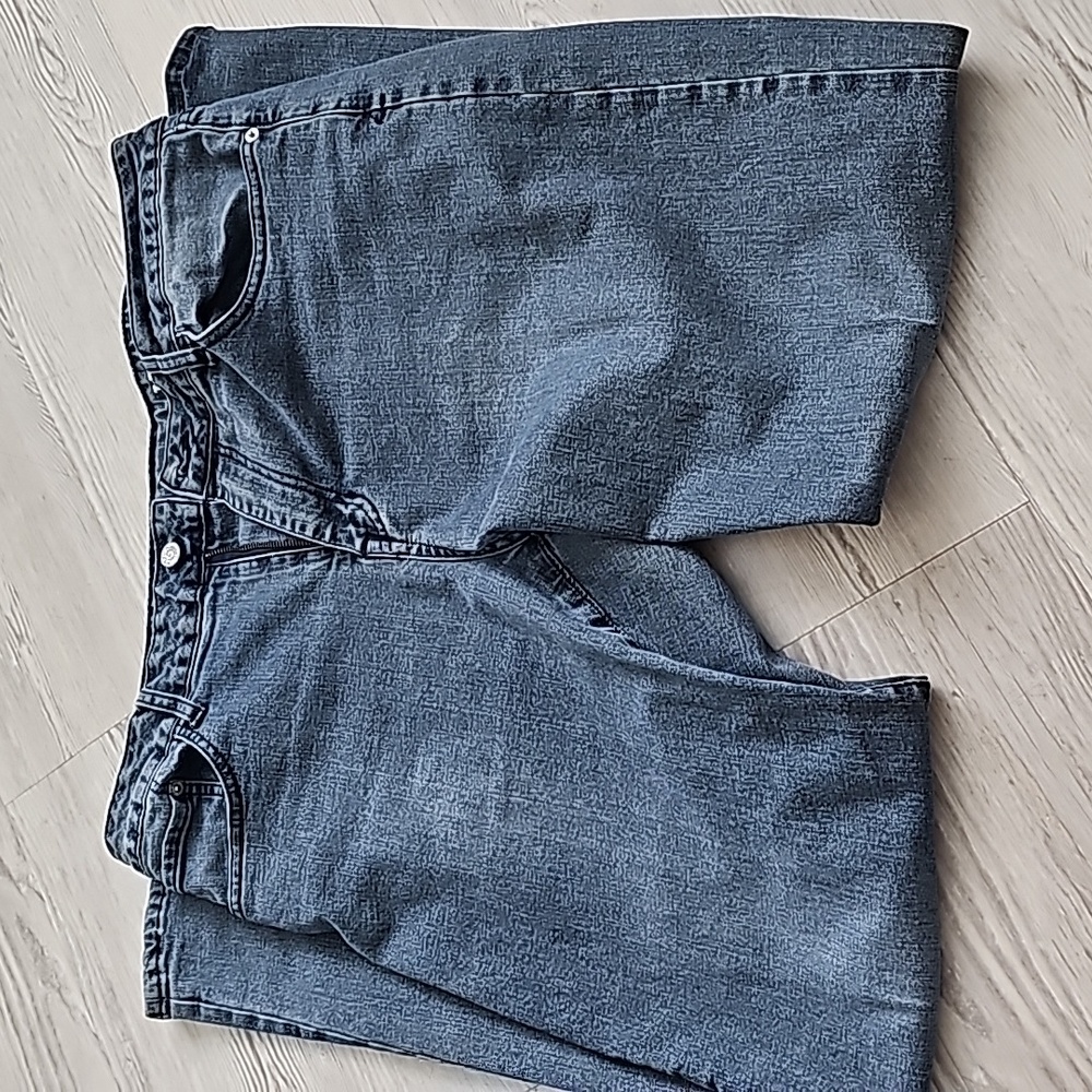 Men's Izod Jeans - Relaxed Fit. Size 38x32